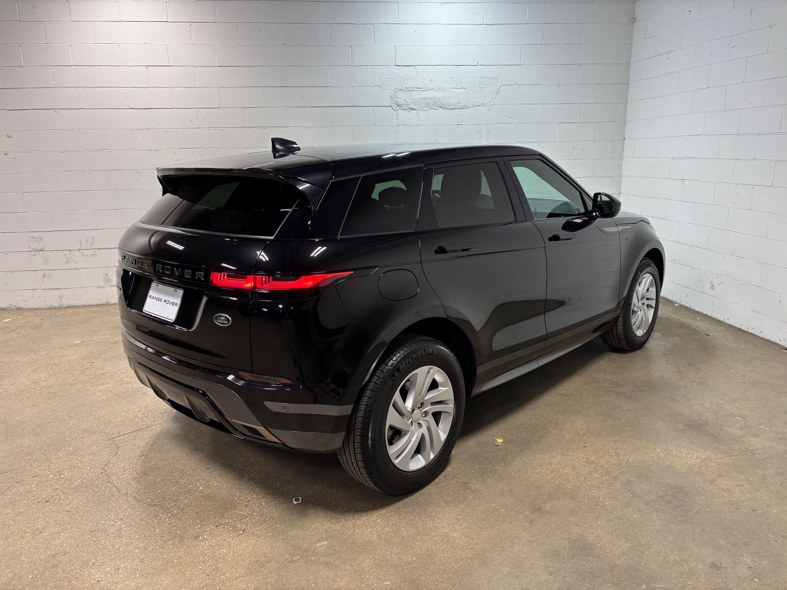 Used 2023 Land Rover Range Rover Evoque R-Dynamic S AWD/4WD image 6