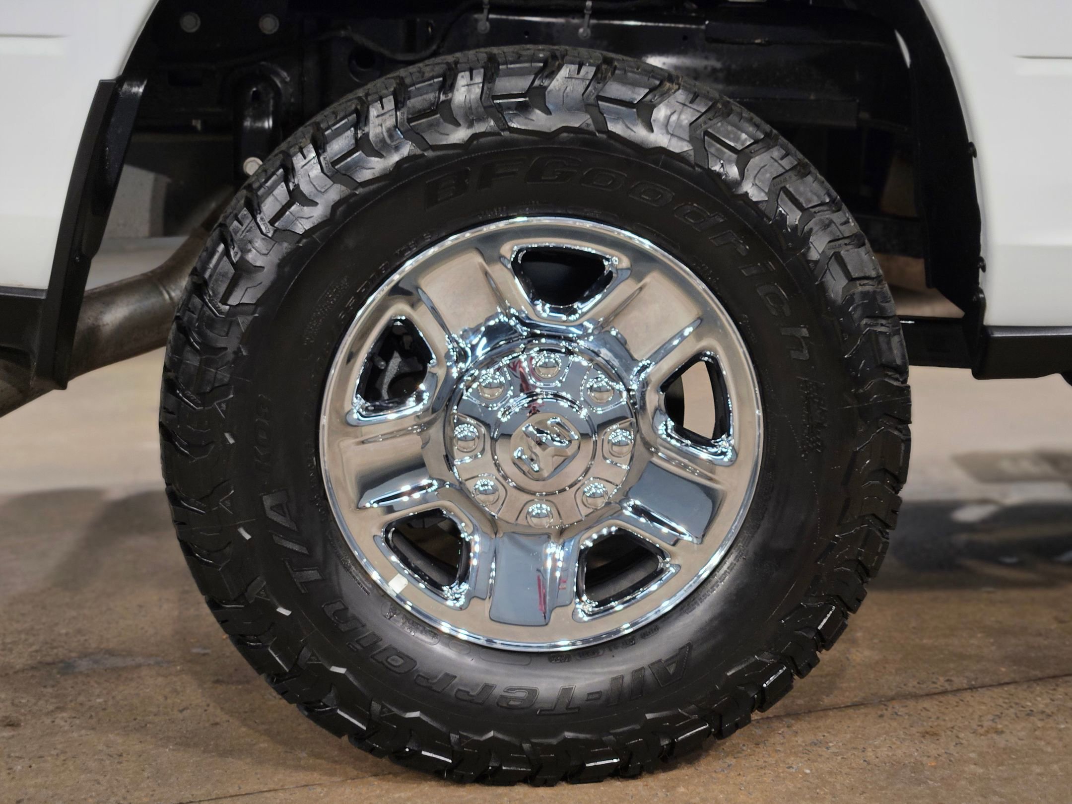 Used 2024 RAM 2500 Tradesman w/ Chrome Appearance Group image 17