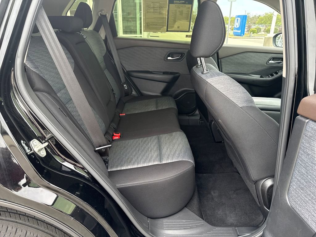 Used 2023 Nissan Rogue SV image 32