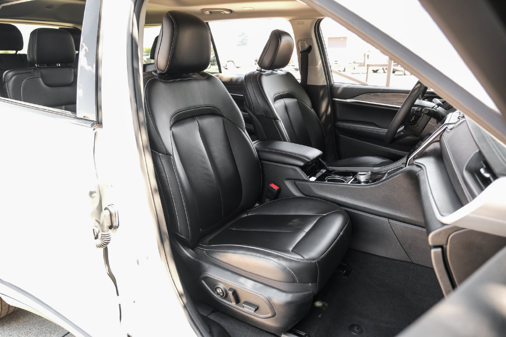 Used 2023 Jeep Grand Cherokee L Limited AWD/4WD image 46