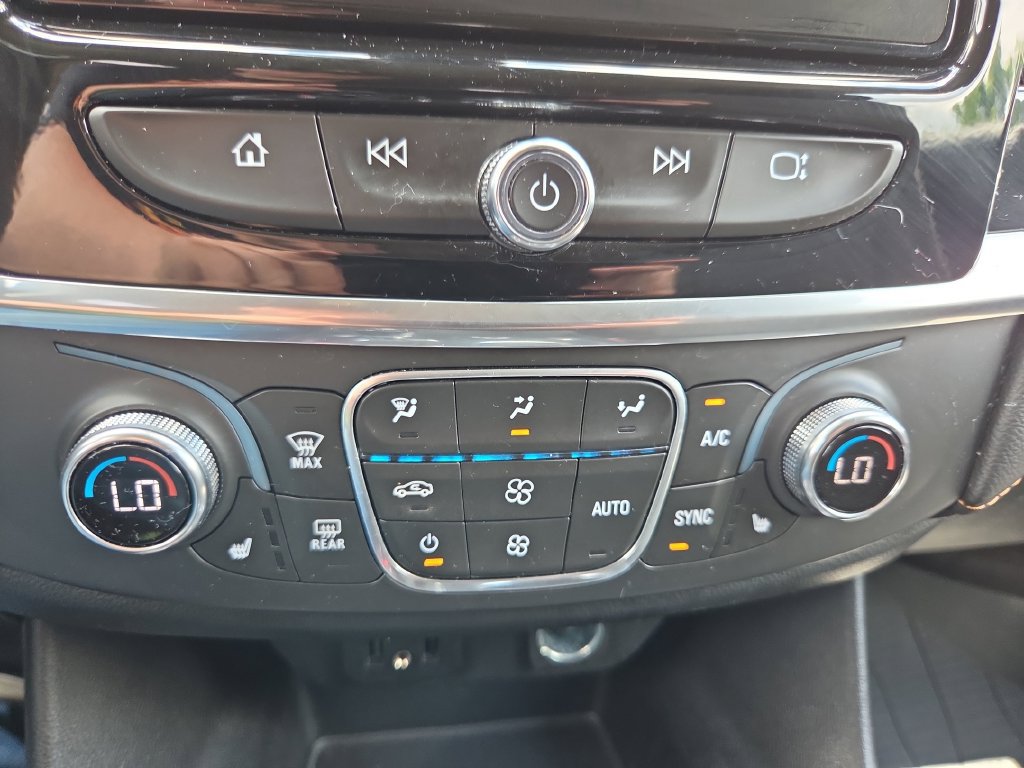 Used 2020 Chevrolet Traverse LT w/ Driver Confidence II Package AWD/4WD image 41