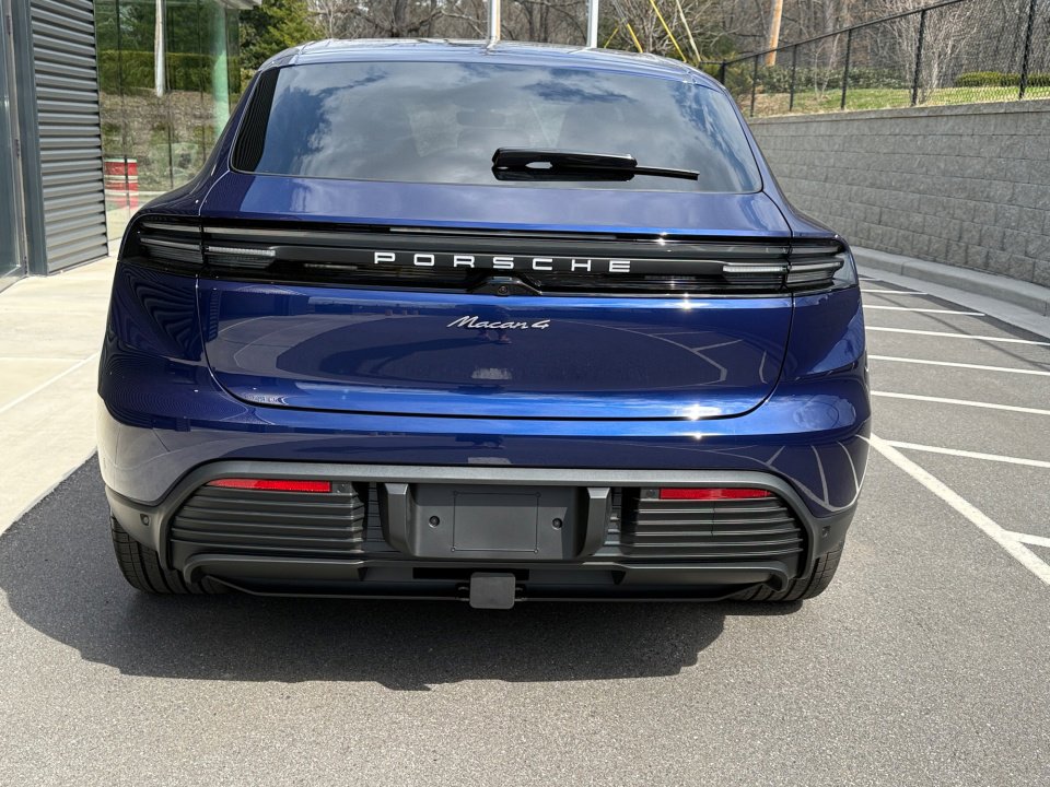 New 2026 Porsche Macan 4 Electric image 6