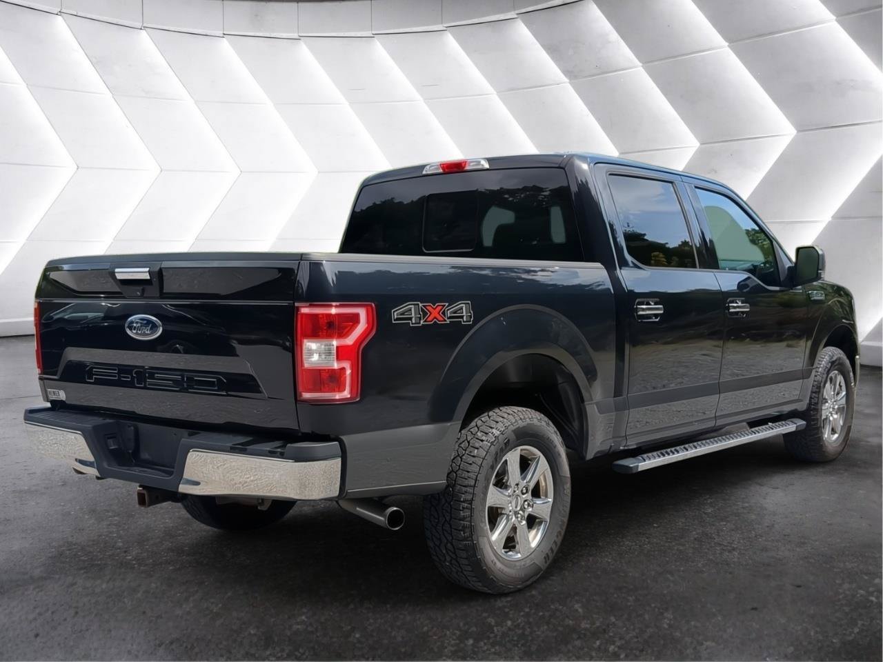 Used 2019 Ford F150 XLT w/ Equipment Group 302A Luxury AWD/4WD image 3
