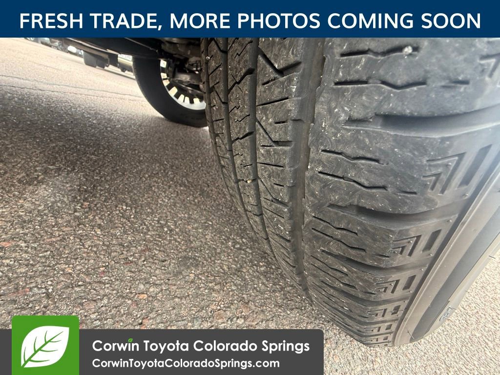 Used 2024 Nissan Armada SL w/ Captain's Chairs Package AWD/4WD image 11