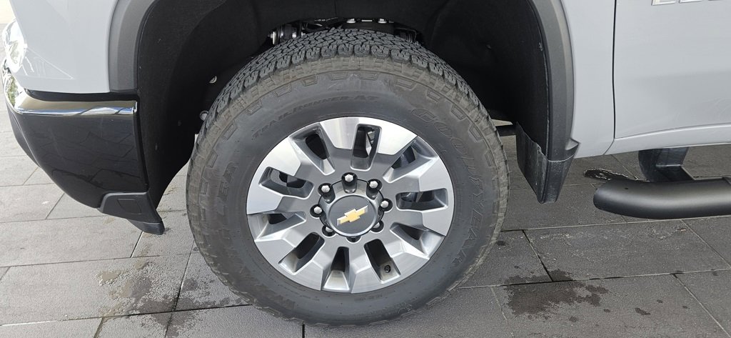 Used 2025 Chevrolet Silverado 2500 Custom w/ Custom Value Package image 11