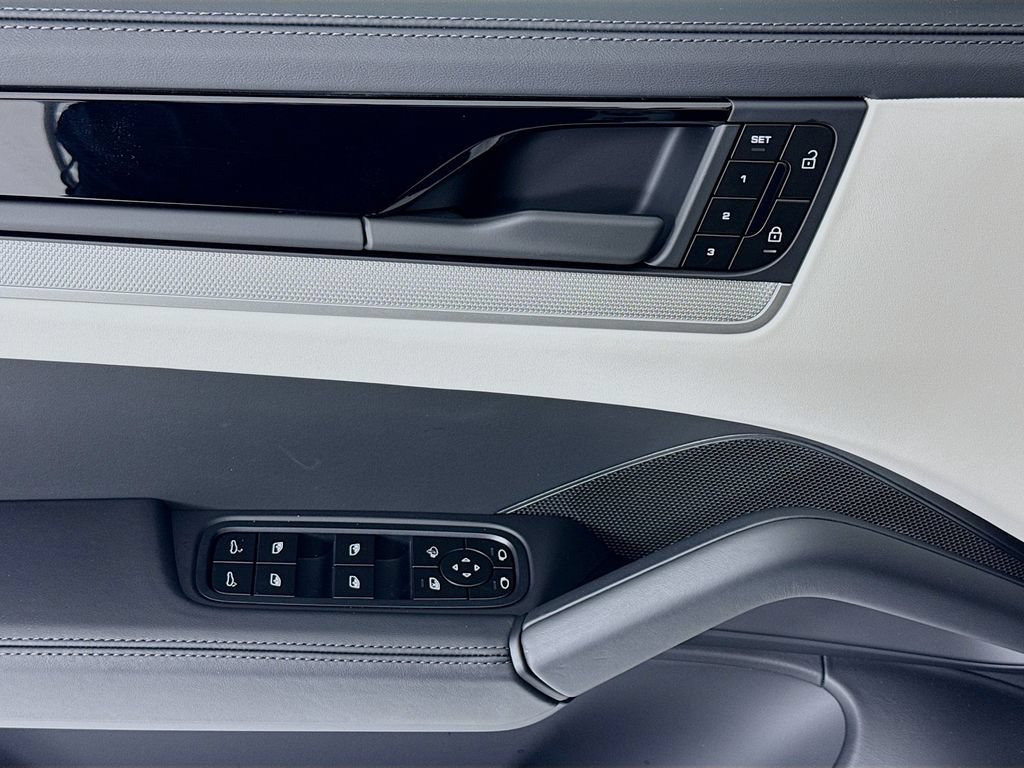 New 2026 Porsche Cayenne Coupe AWD/4WD image 11