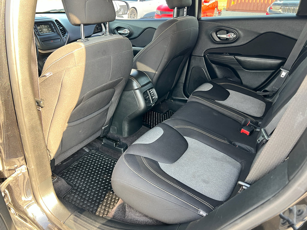 Used 2016 Jeep Cherokee Sport w/ Cold Weather Group image 13