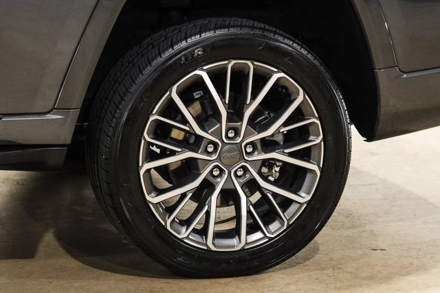 Used 2023 Jeep Grand Cherokee L Summit AWD/4WD image 40
