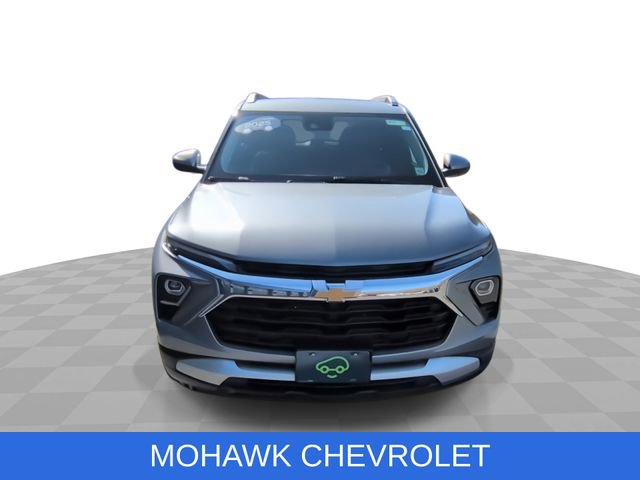 Used 2025 Chevrolet TrailBlazer LT w/ Driver Confidence Package AWD/4WD image 3