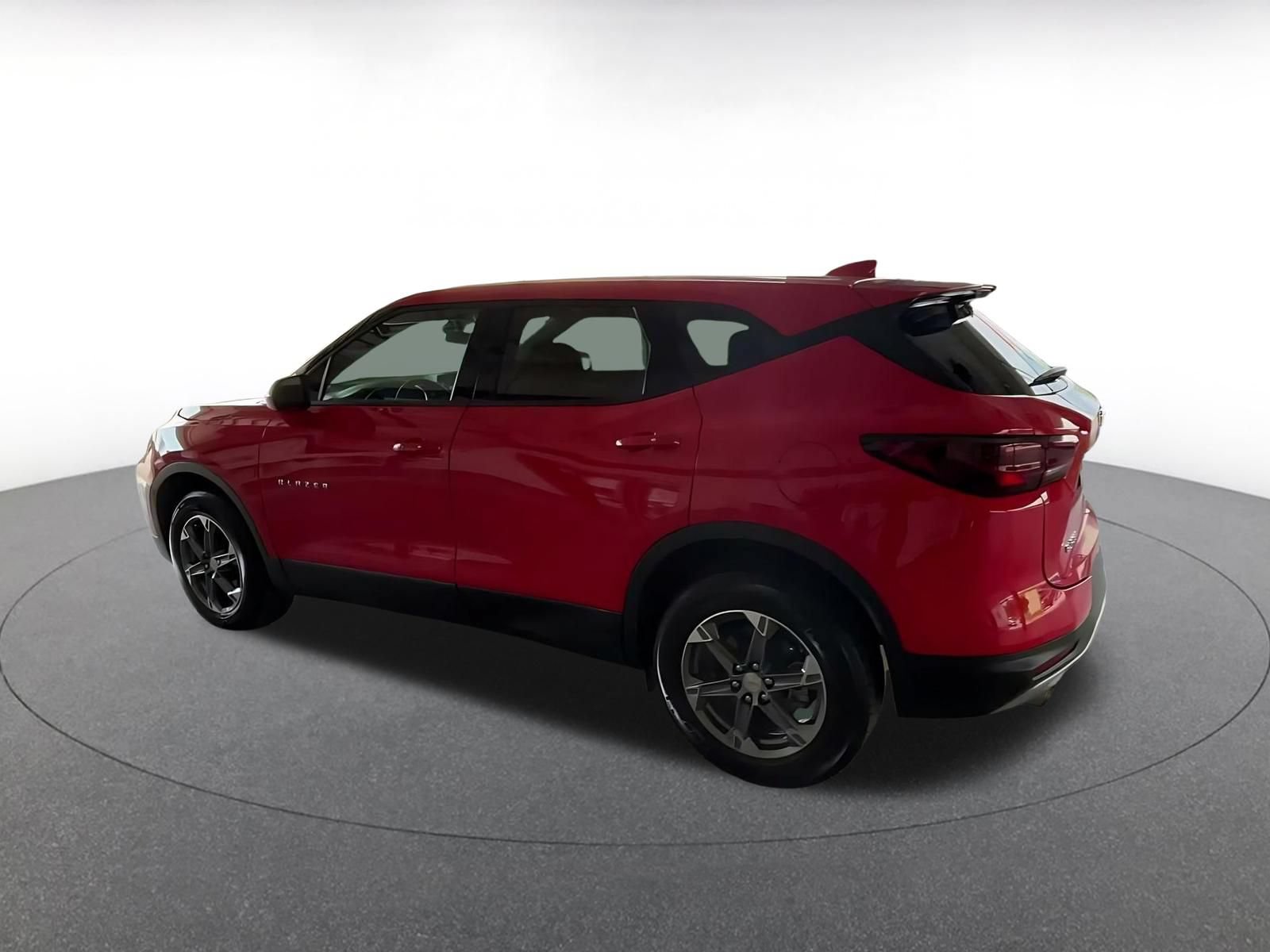 Used 2025 Chevrolet Blazer LT FWD image 9