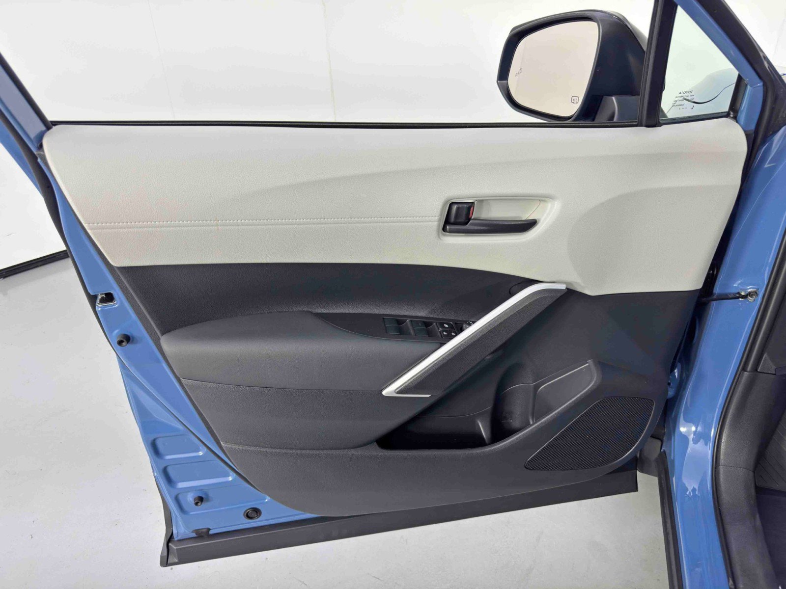 Used 2026 Toyota Corolla Cross LE image 37