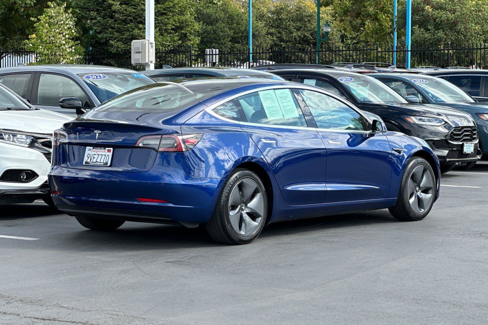 Used 2020 Tesla Model 3 Standard Range Plus image 3
