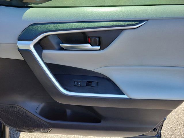Used 2019 Toyota RAV4 XLE w/ Convenience Package image 8