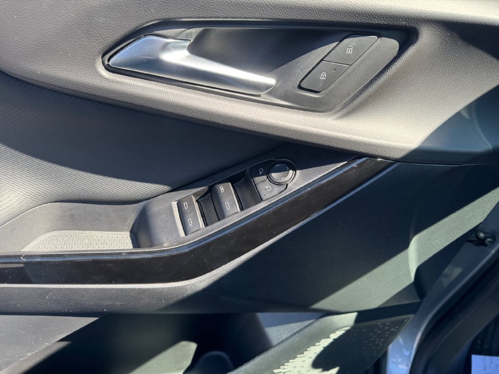 Used 2026 Chevrolet Equinox LT AWD/4WD image 17
