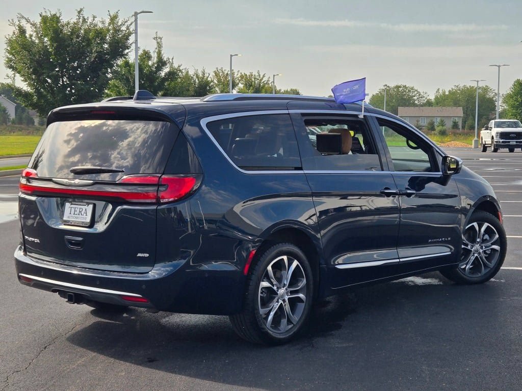 Used 2022 Chrysler Pacifica Pinnacle AWD/4WD image 15