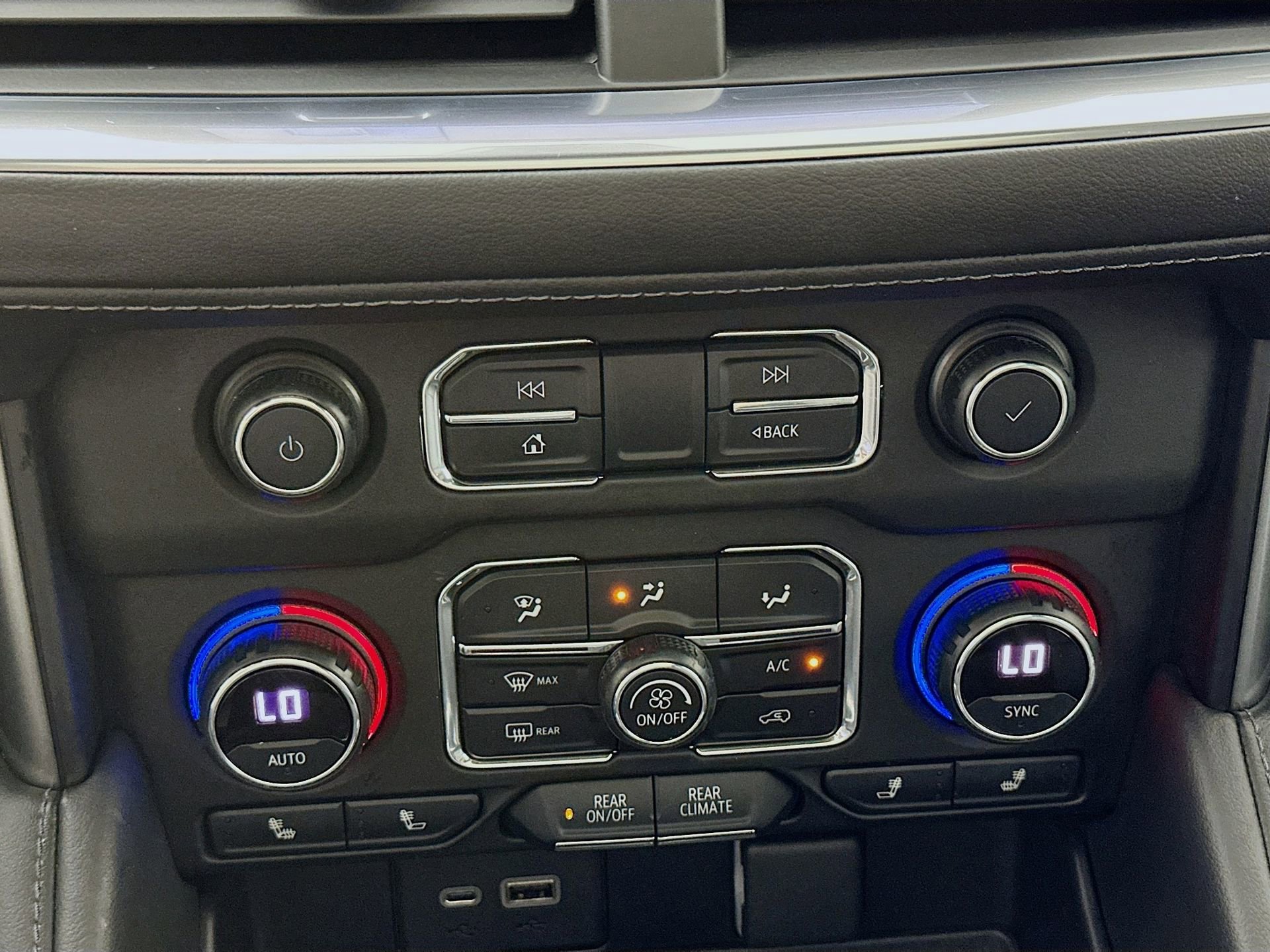 Used 2021 Chevrolet Tahoe LT w/ LT Signature Package image 16