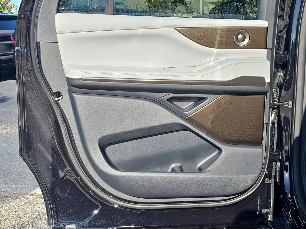 New 2027 Lincoln Navigator L Black Label AWD/4WD image 11
