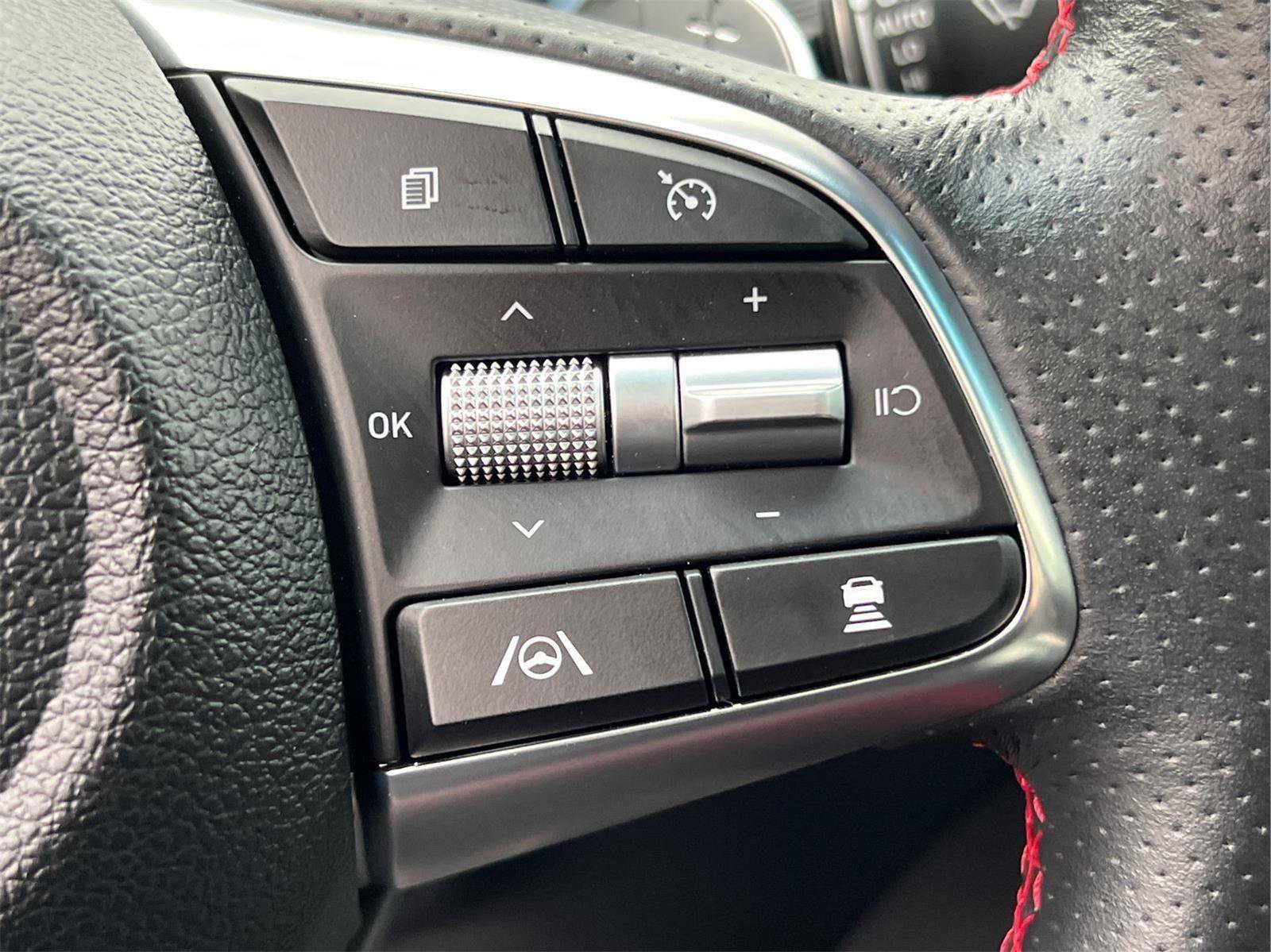 Used 2022 Genesis G70 3.3T image 26