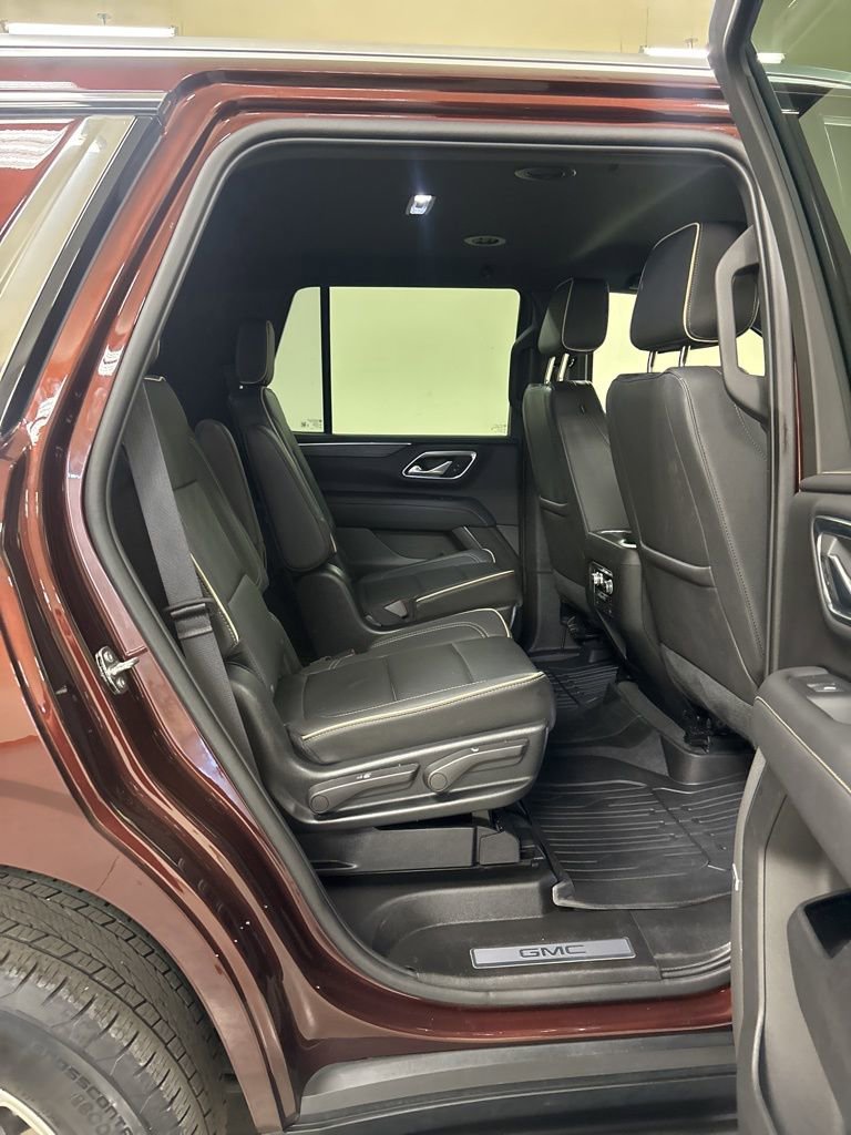Used 2023 GMC Yukon SLT w/ SLT Luxury Package image 30