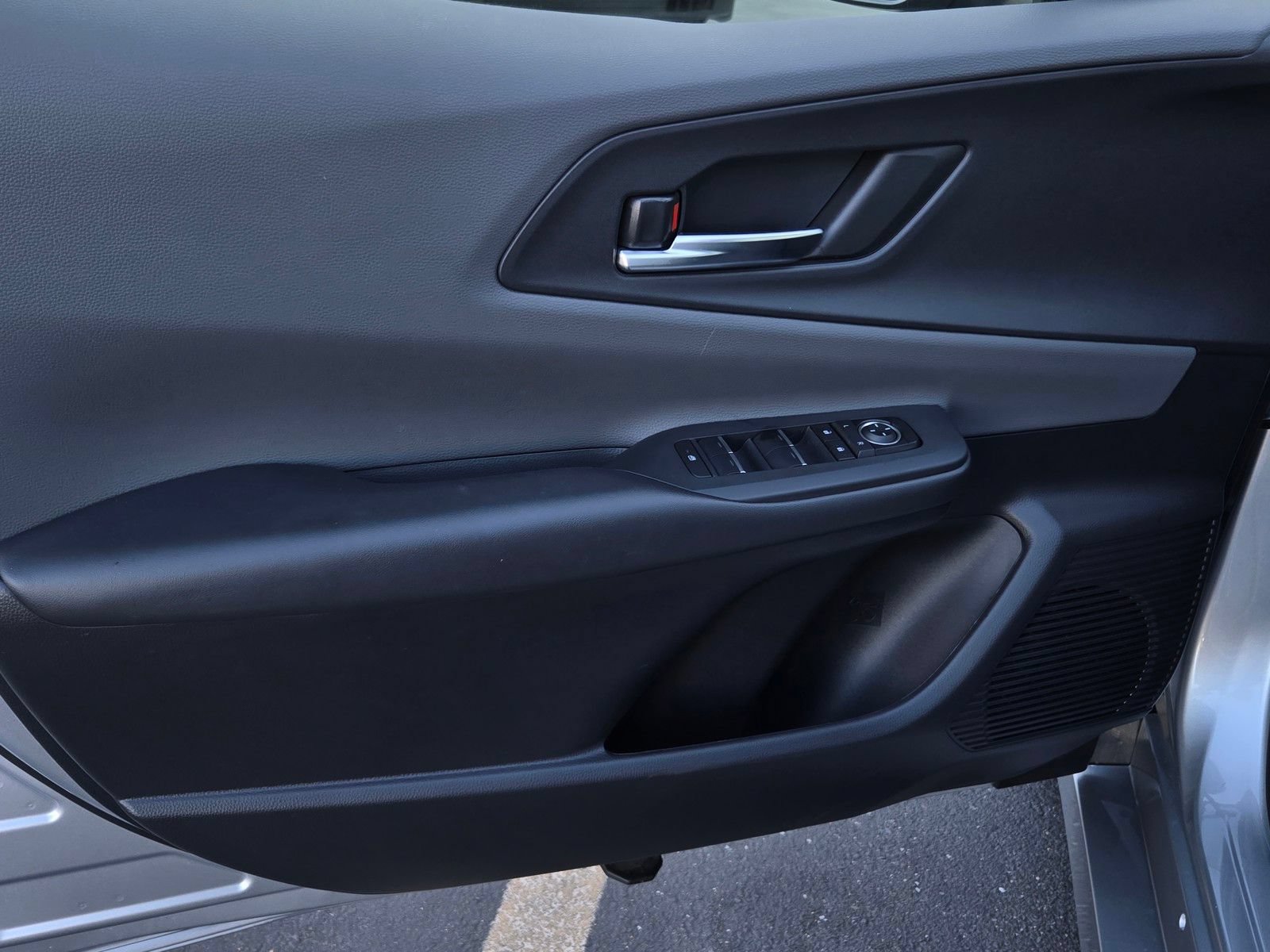 Certified 2025 Toyota Prius XLE FWD image 9