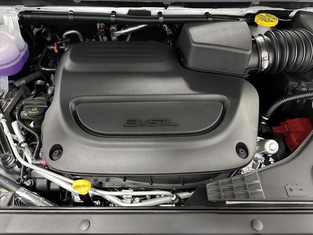 New 2026 Chrysler Pacifica Limited w/ Uconnect Theater Family Group image 40
