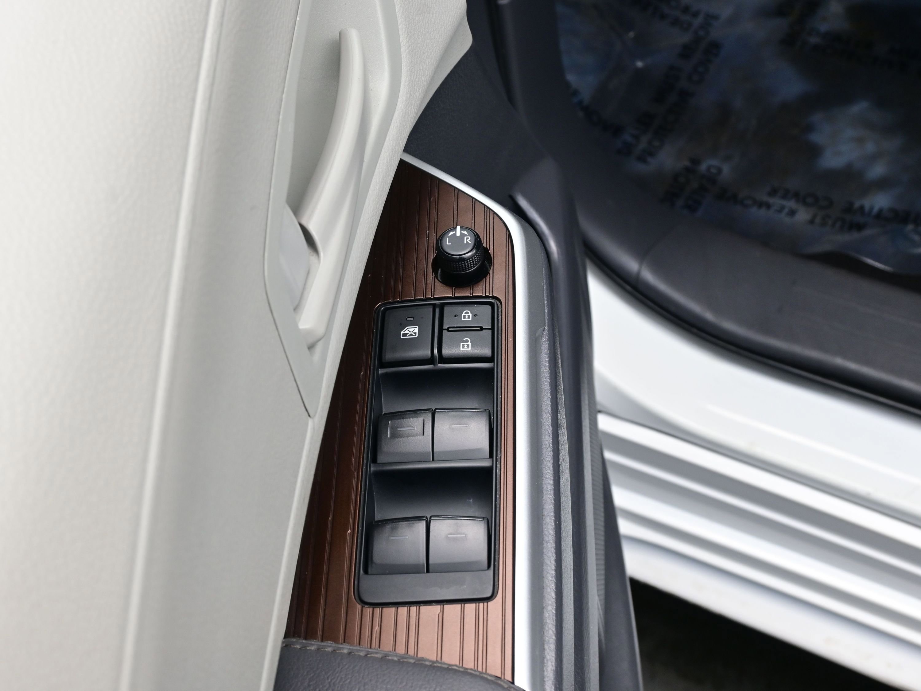 Used 2024 Toyota Sienna LE image 10