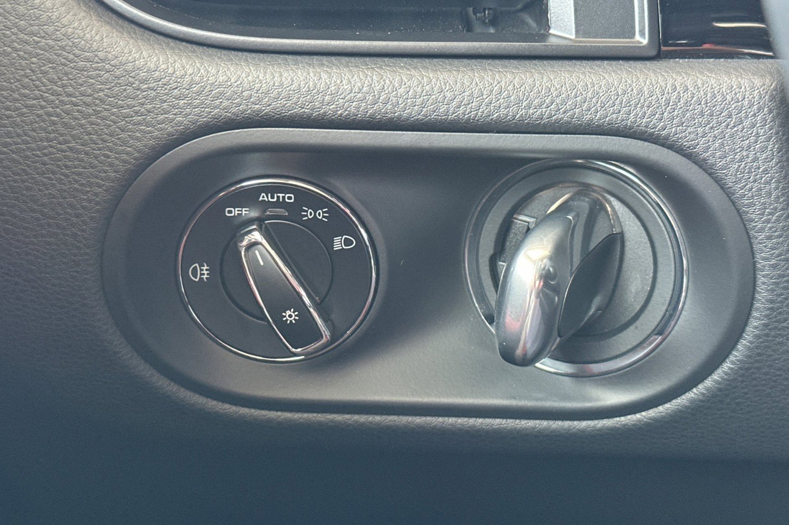 Certified 2025 Porsche Macan image 23