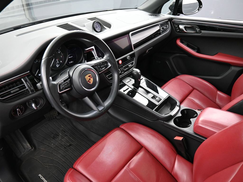 Certified 2024 Porsche Macan image 4
