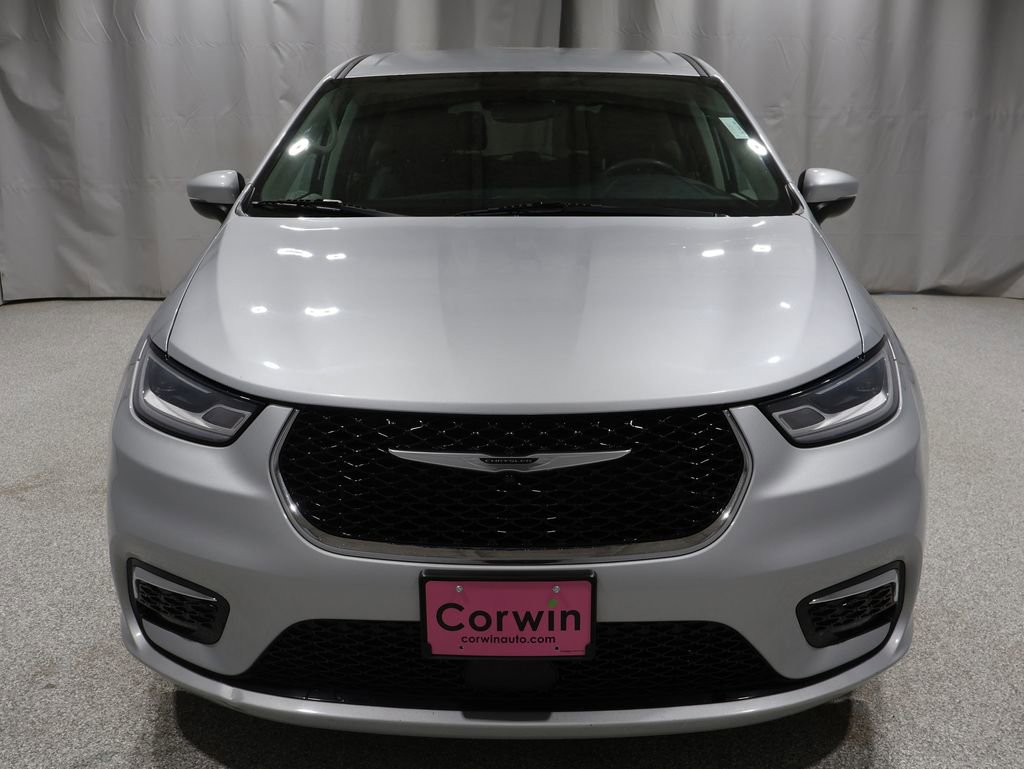 Used 2023 Chrysler Pacifica Touring-L image 7