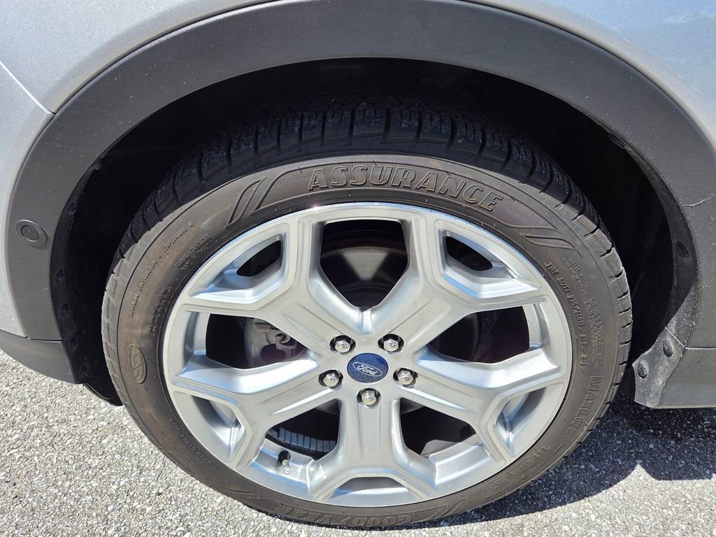 Used 2018 Ford Escape Titanium w/ Ford Safe & Smart Package image 19