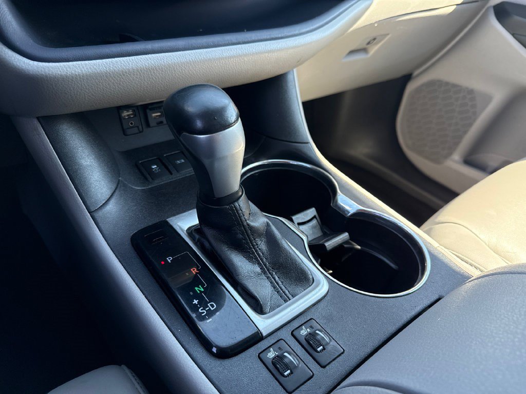 Used 2019 Toyota Highlander XLE AWD/4WD image 28
