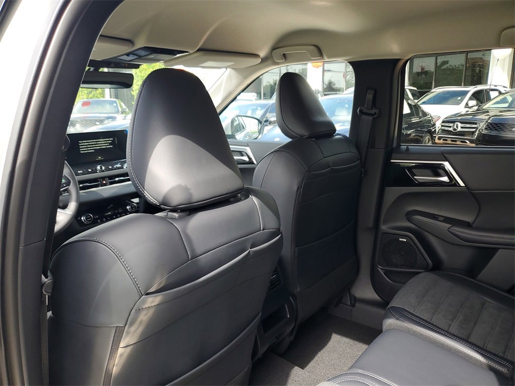 New 2025 Mitsubishi Outlander SE image 14