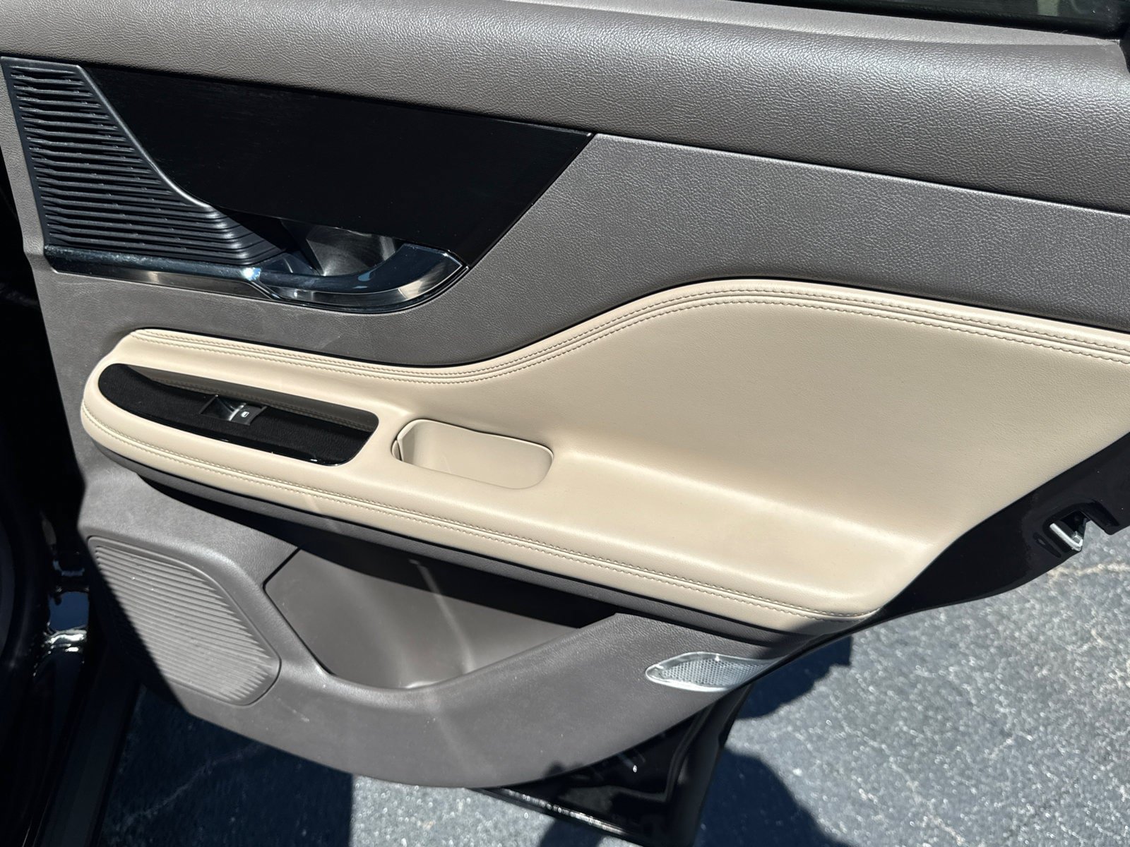 Used 2020 Lincoln Corsair FWD w/ Equipment Group 101A image 18