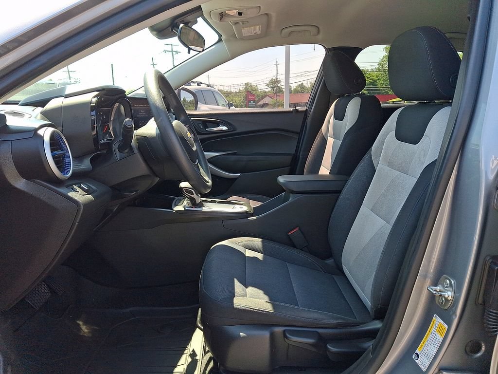Used 2024 Chevrolet Trax LS w/ LS Convenience Package FWD image 16