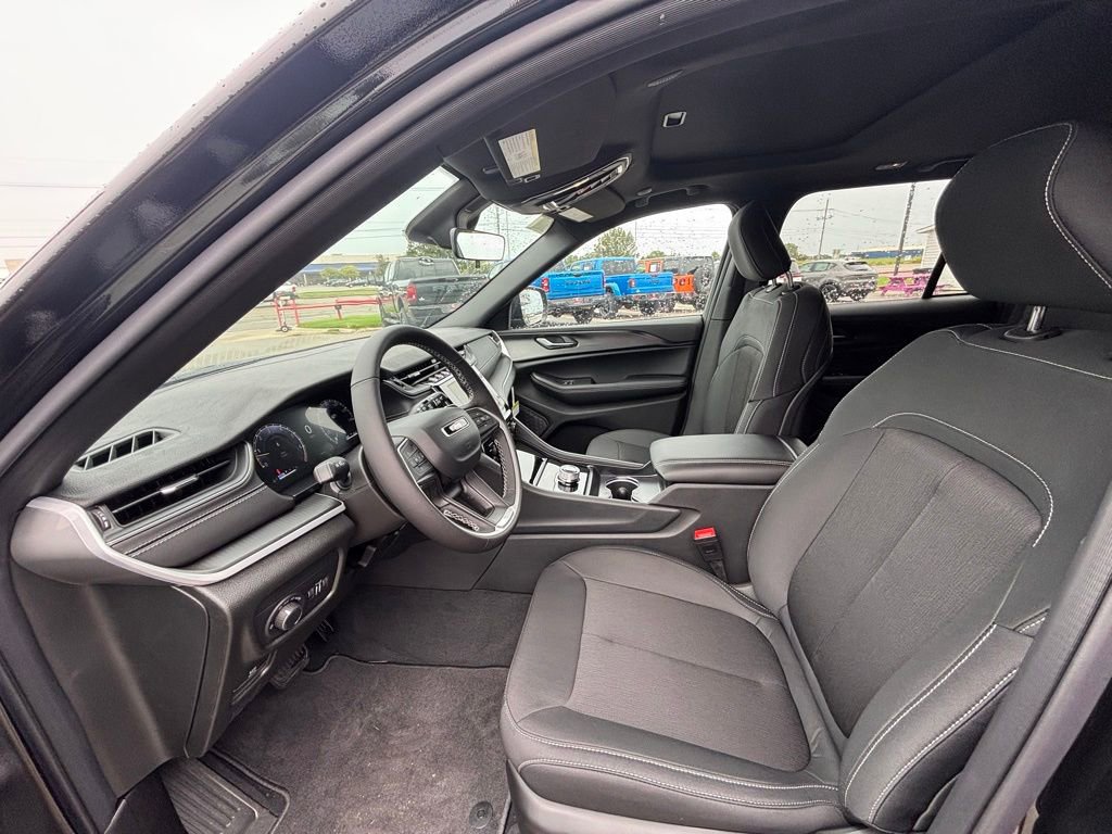 New 2025 Jeep Grand Cherokee Laredo X w/ Luxury Tech Group I image 11