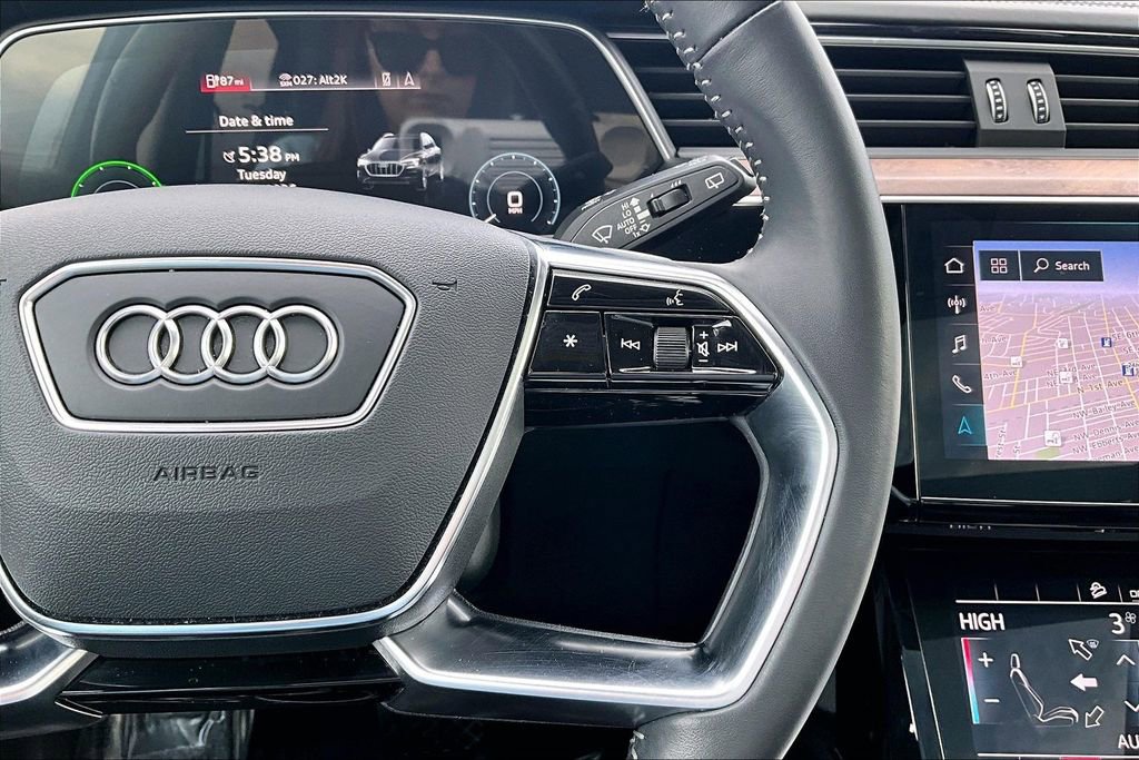 Used 2019 Audi e-tron Prestige w/ Prestige Package AWD/4WD image 25