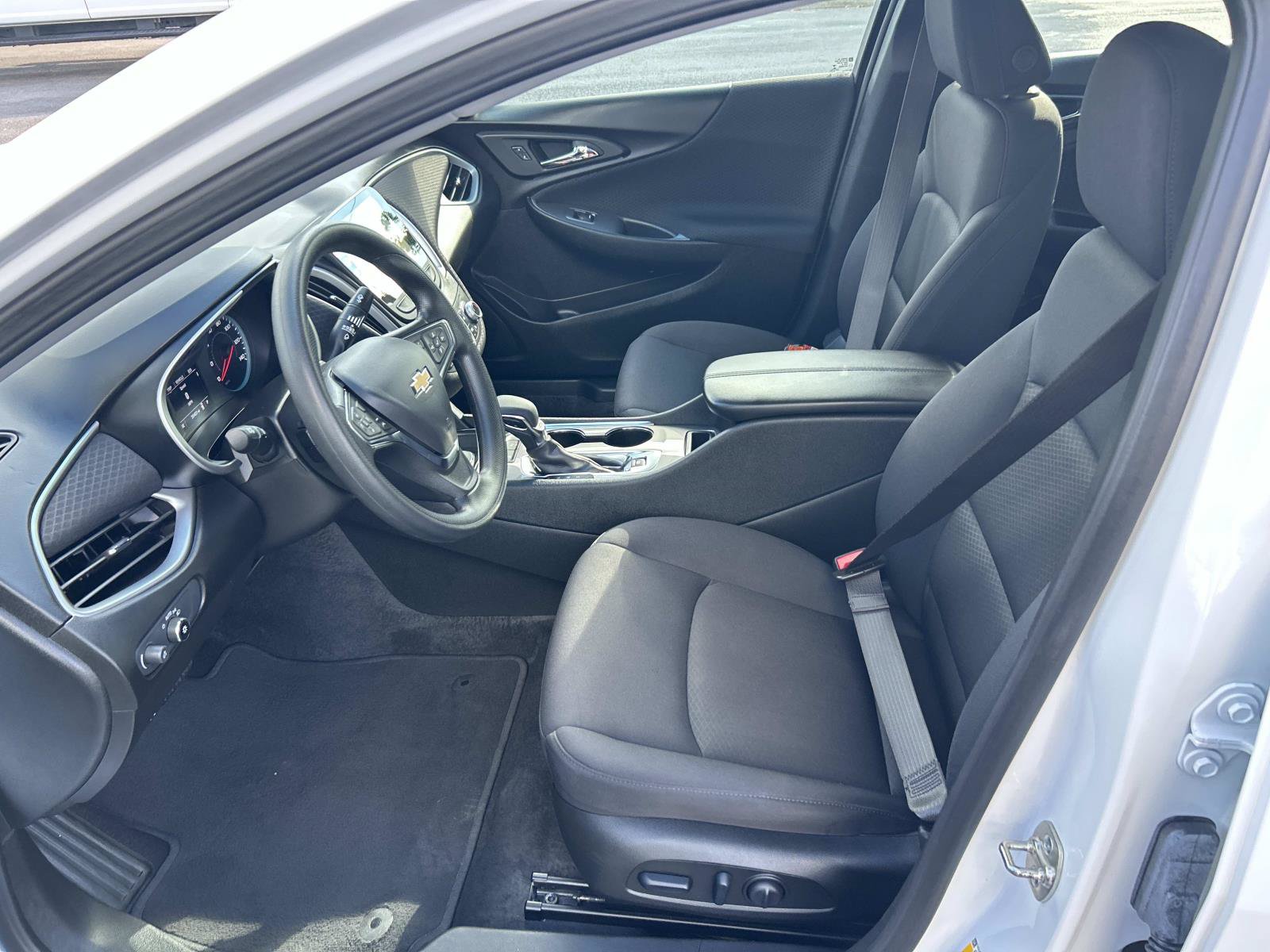 Used 2025 Chevrolet Malibu LT FWD image 25