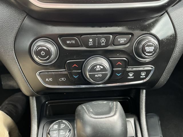 Used 2021 Jeep Cherokee Trailhawk w/ Sun, Sound & Nav Group AWD/4WD image 18
