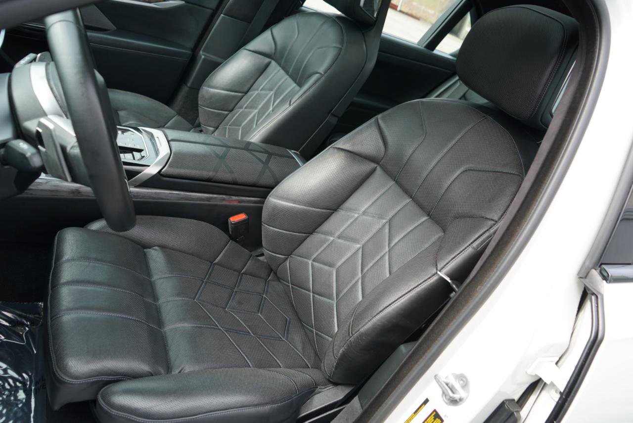 Used 2023 BMW 760i xDrive w/ Executive Package image 19