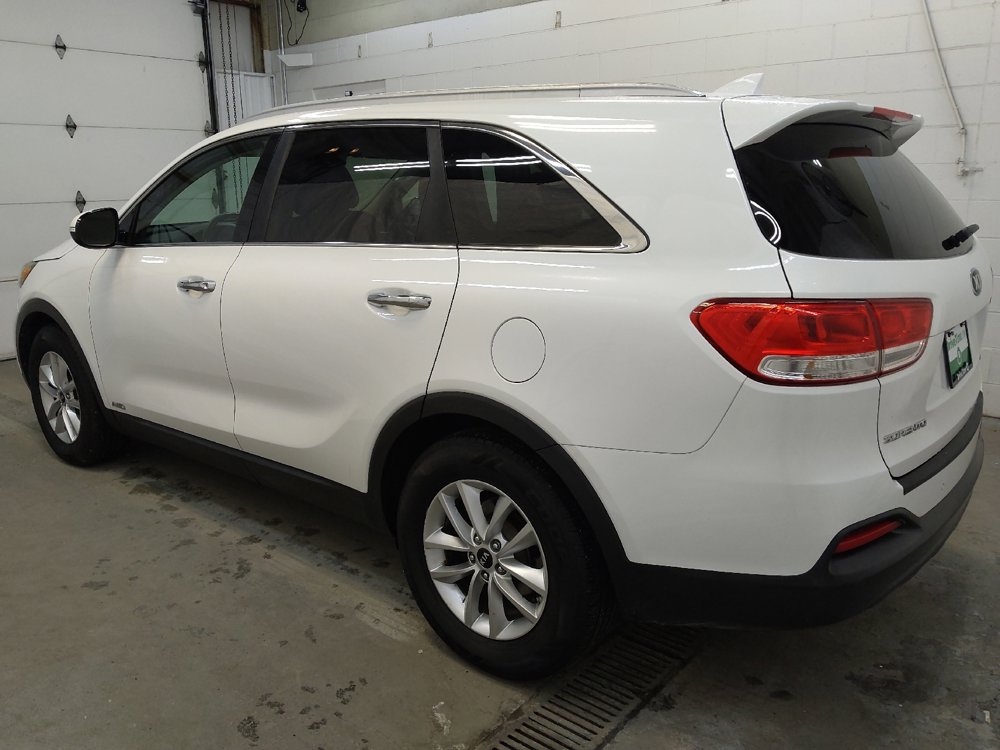 Used 2016 Kia Sorento LX w/ LX Convenience Package image 3