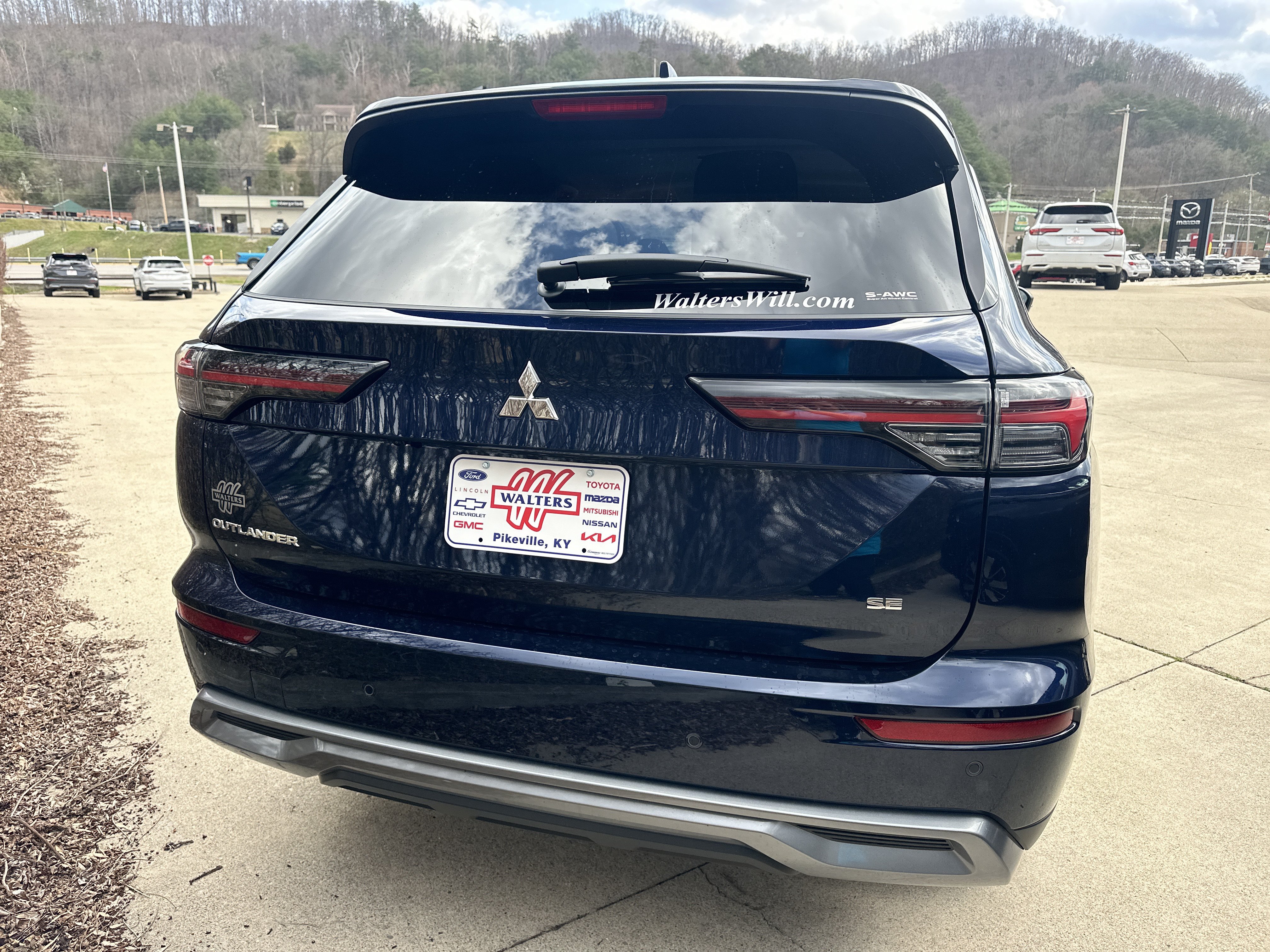New 2026 Mitsubishi Outlander SE AWD/4WD image 3