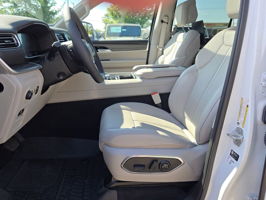 Used 2024 Jeep Wagoneer Series III w/ Premium Group I image 26