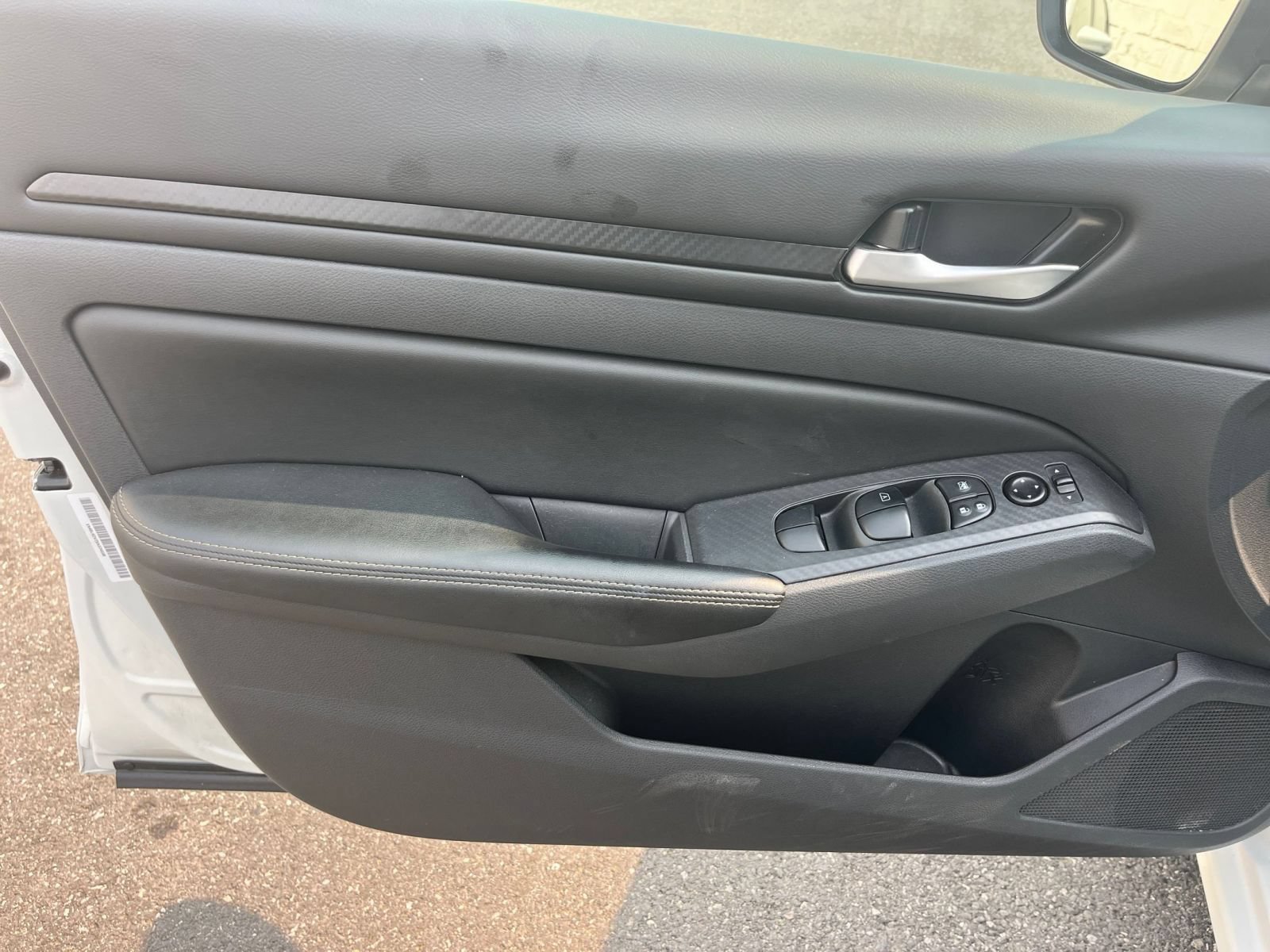 Used 2025 Nissan Altima 2.5 SV FWD image 18