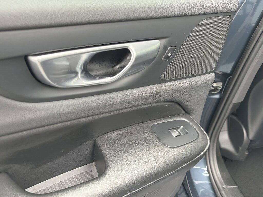 Used 2024 Volvo S60 B5 Core image 27