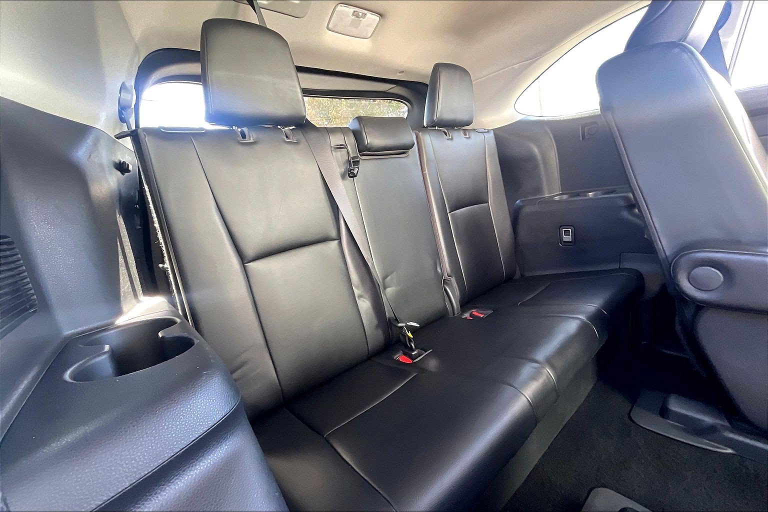 Used 2022 Toyota Highlander XLE FWD image 30