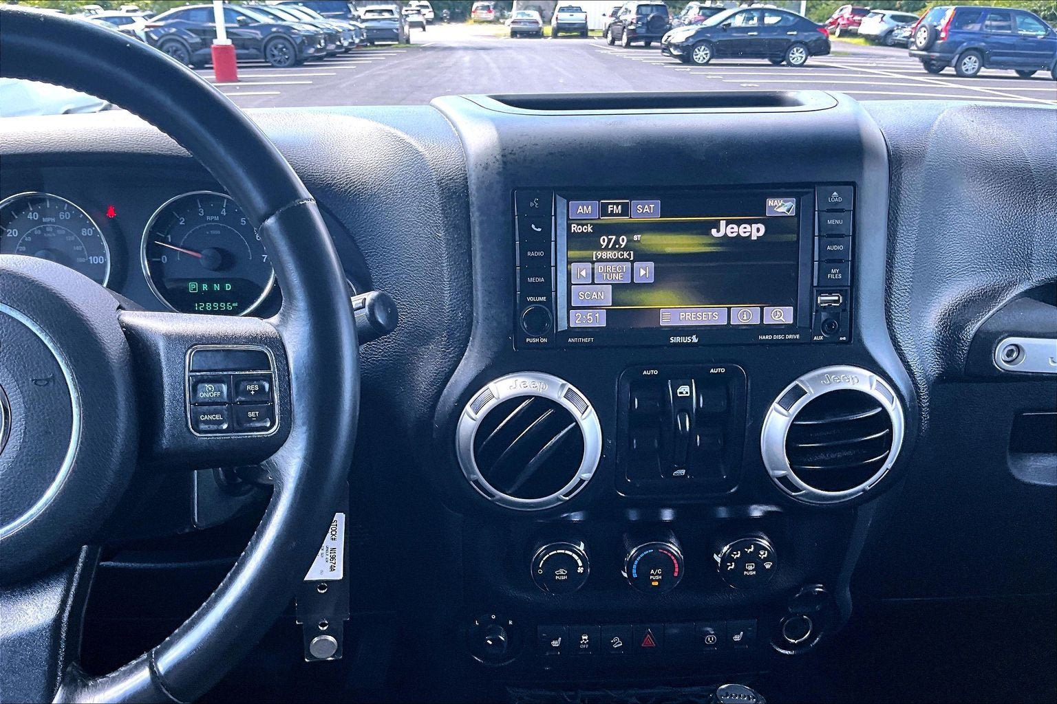 Used 2017 Jeep Wrangler Unlimited Sahara w/ Connectivity Group AWD/4WD image 6
