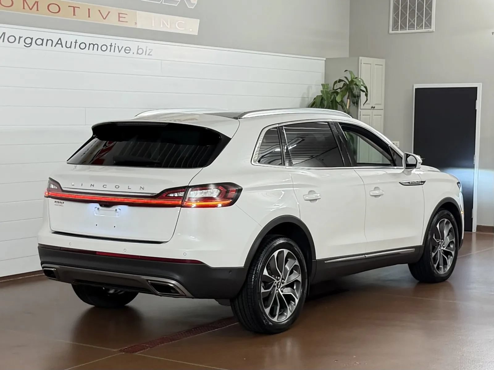 Used 2022 Lincoln Nautilus Reserve w/ Equipment Group 201A AWD/4WD image 3
