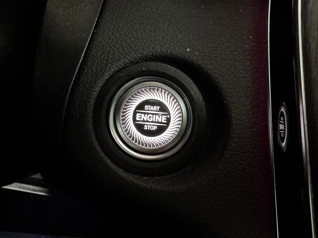 Used 2020 Mercedes-Benz GLC 300 4MATIC image 27