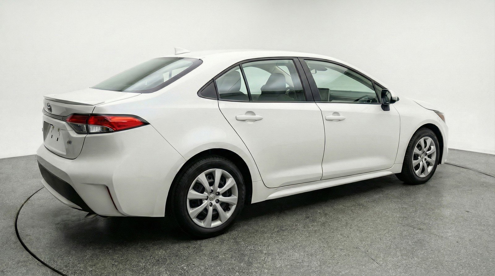 Used 2025 Toyota Corolla LE image 9