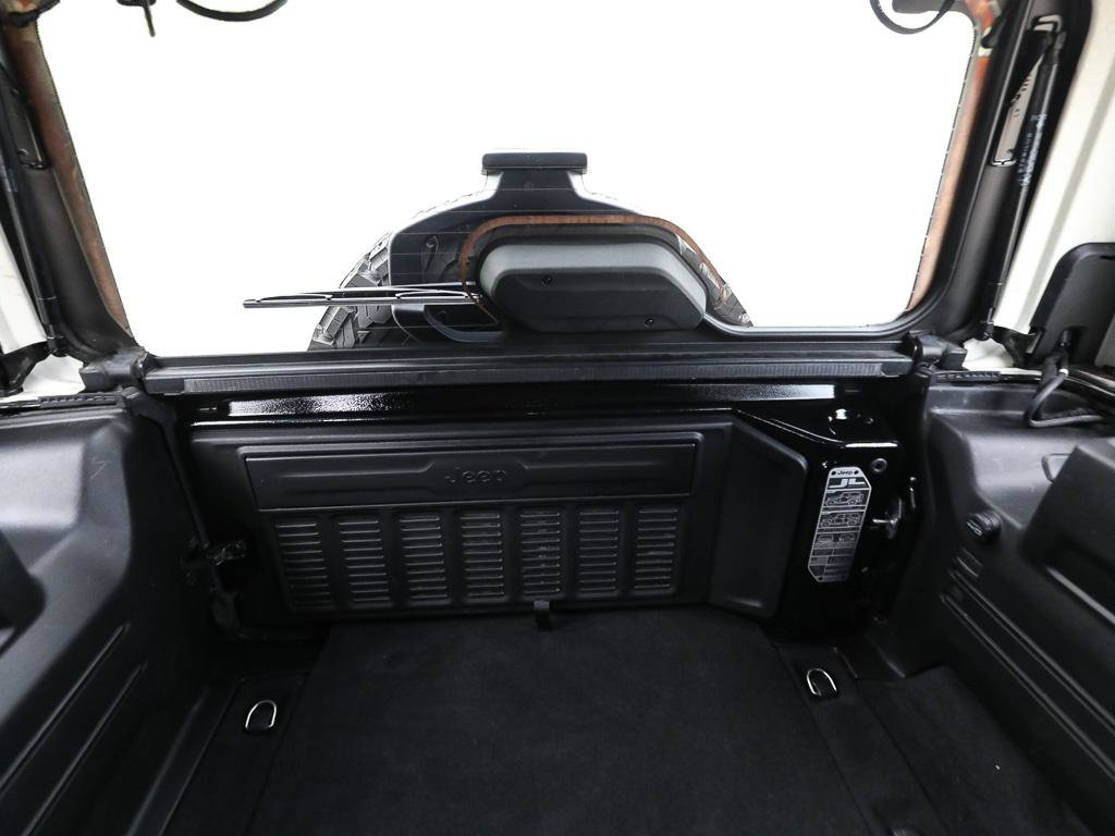 Used 2022 Jeep Wrangler Unlimited Rubicon 4xe w/ Cold Weather Group AWD/4WD image 23